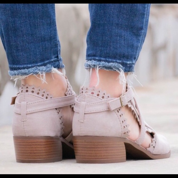 Blush pink booties! - Picture 4 of 8